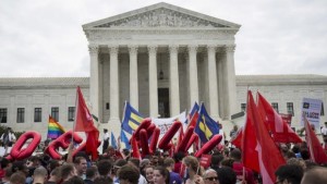 Supporters of gay marriage rally after the U.S. Supreme Court ruled on Friday that the U.S. Constitution provides same-sex couples the right to marry at the Supreme Court in Washington June 26, 2015.     REUTERS/Joshua Roberts